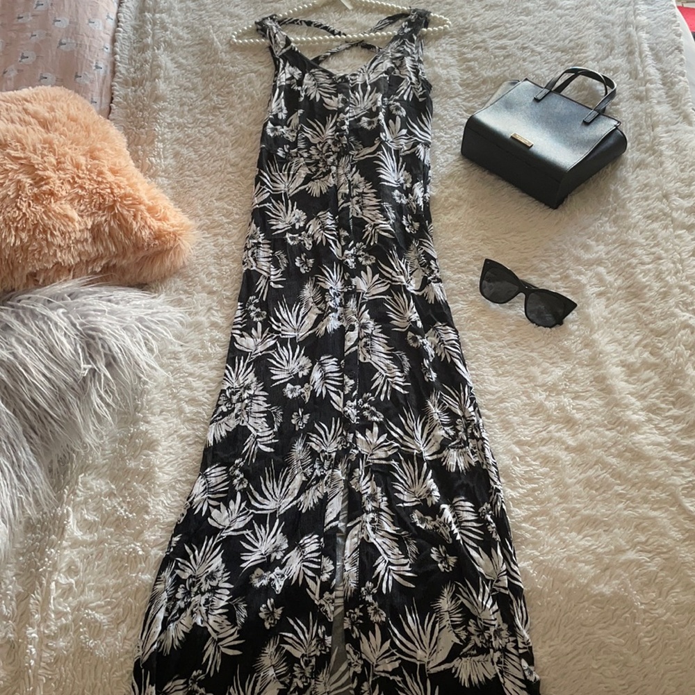 Forever 21 palm tree maxi black & white dress